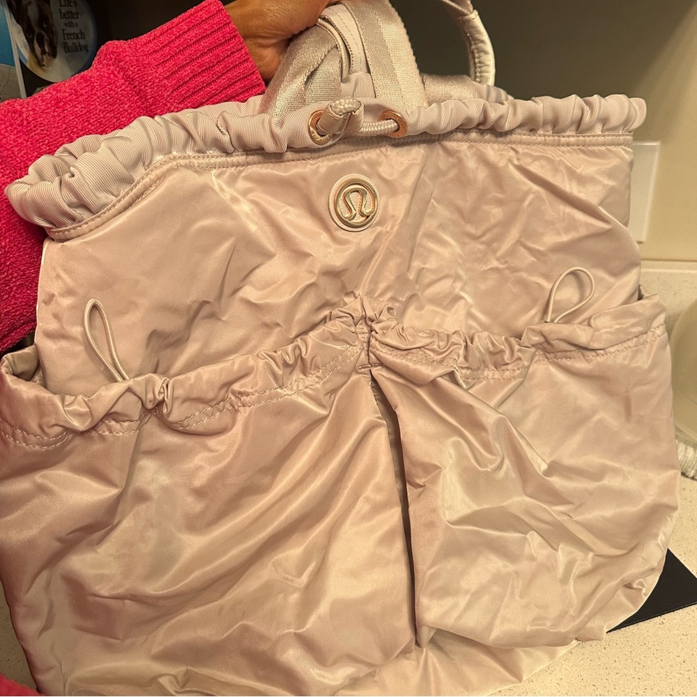 Lululemon travel bag [on hold do not buy]